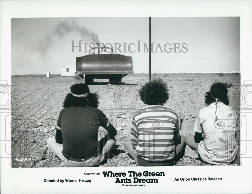 1985 Press Photo Scene from "Where the Green Ants Dream" by Werner Herzog - Historic Images