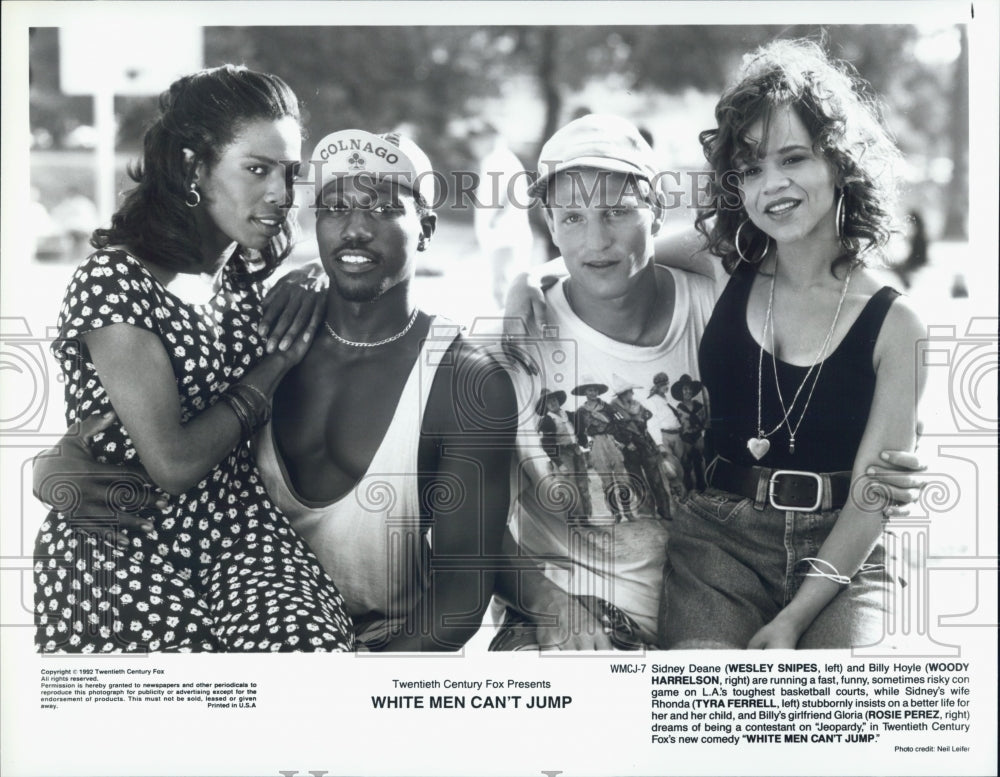 1992 Press Photo Actor Wesley Snipes, Tyra Ferrell &quot;White Men Can&#39;t Jump&quot; Film - Historic Images