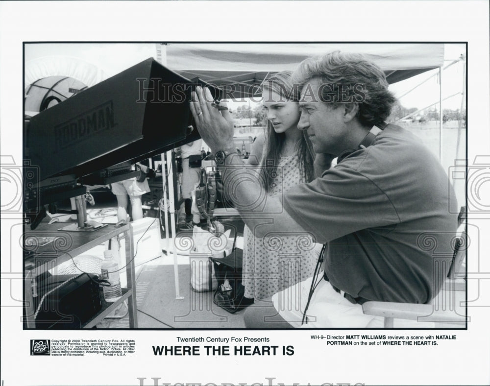 2000 Press Photo Director Matt Williams, Natalie Portman &quot;Where the Heart Is&quot; - Historic Images