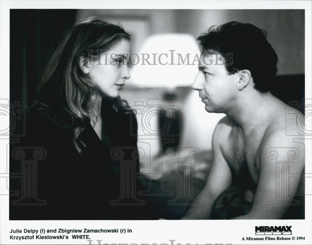 1994 Press Photo Actress Julie Delpy, Zbigniew Zamachowski in "White" Film - Historic Images