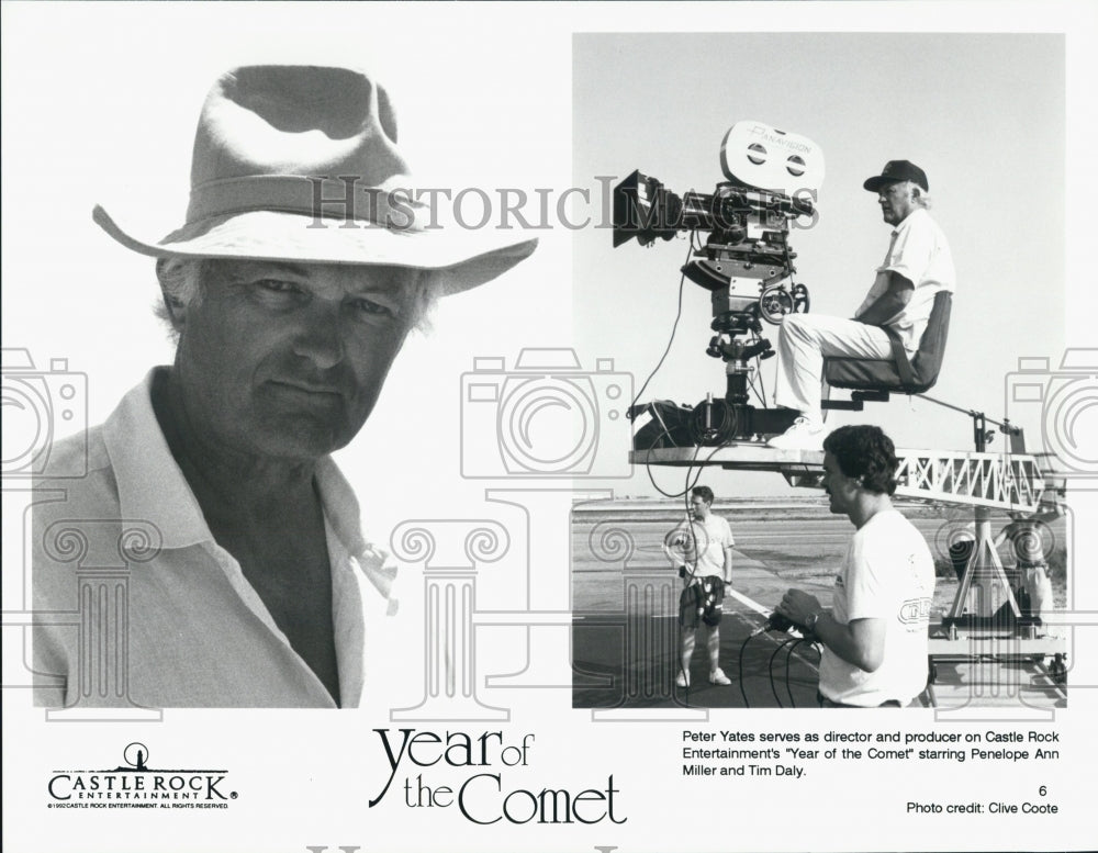 1992 Press Photo Director Peter Yates on &quot;Year of the Comet&quot; Film Set - Historic Images