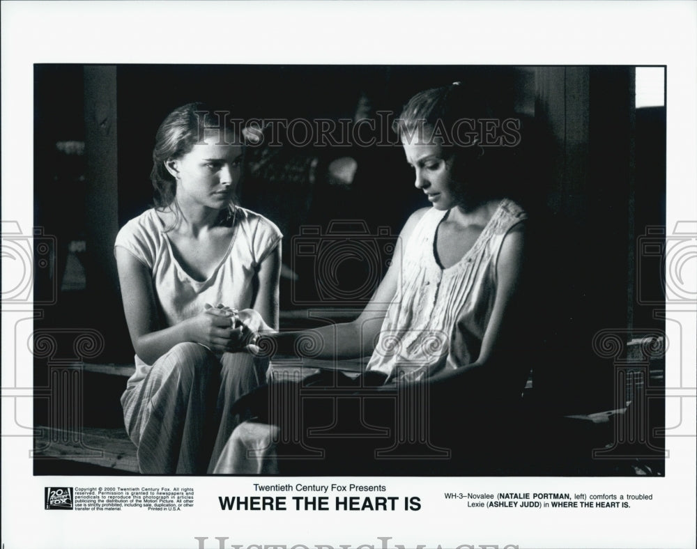 2000 Press Photo Actress Natalie Portman, Ashley Judd in "Where the Heart Is" - Historic Images