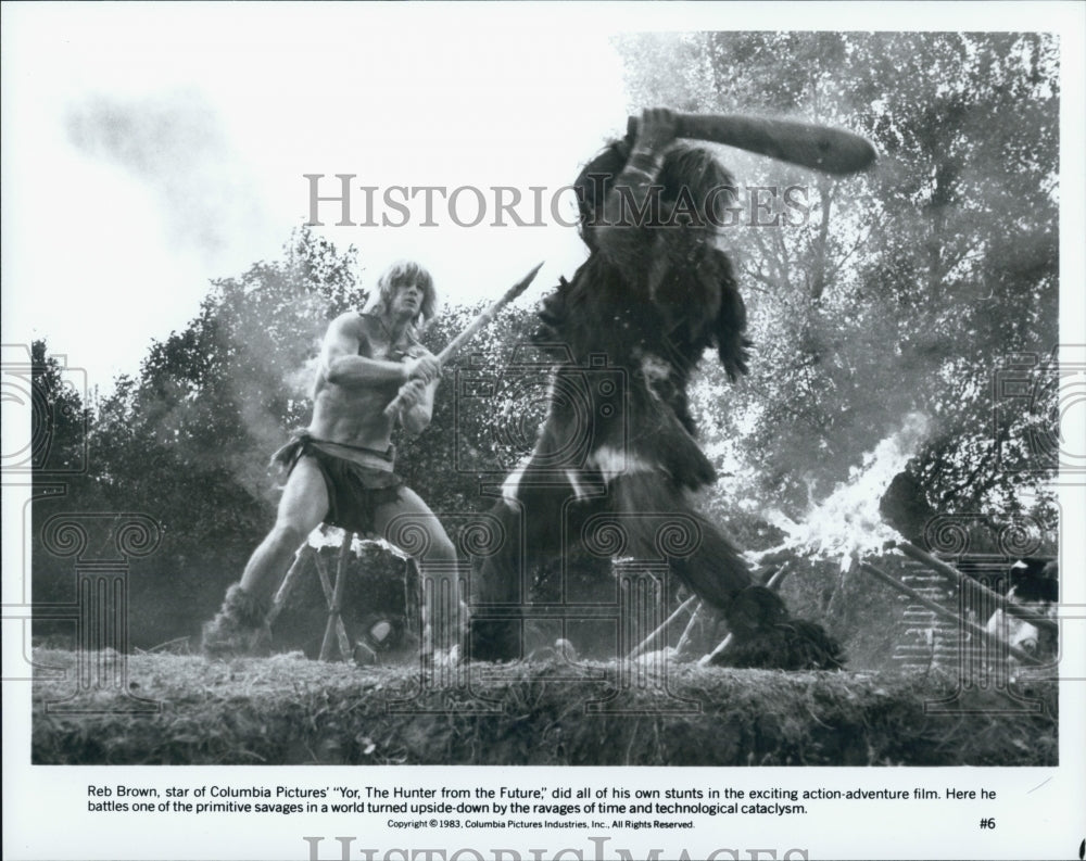 1983 Press Photo Reb Brown in "Yor, The Hunter From The Future" - Historic Images