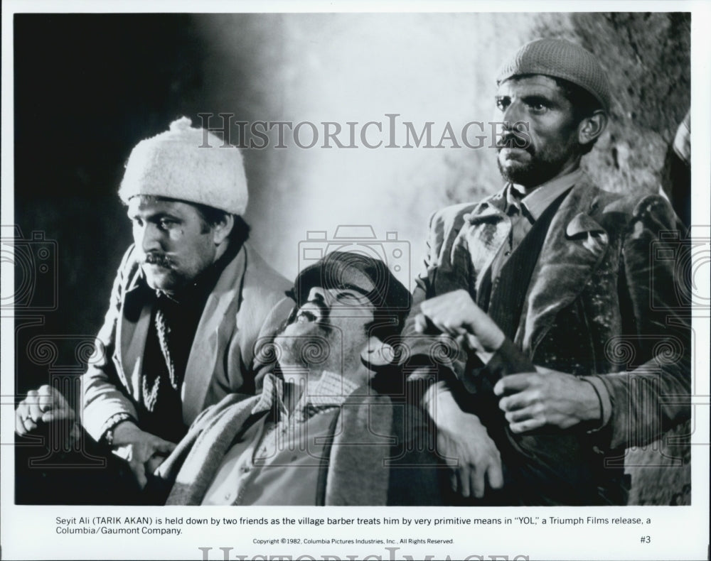 1982 Press Photo Actor Tarik Akan in &quot;Yol&quot; Film - Historic Images