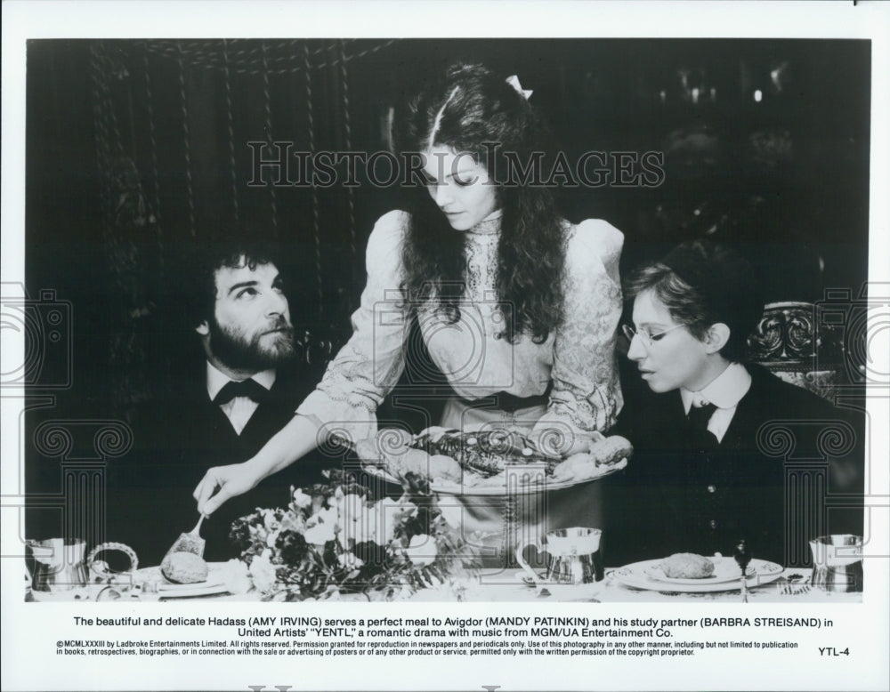 1983 Press Photo Mandy Patinkin, Amy Irving, Barbra Streisand in "Yentl" Film - Historic Images