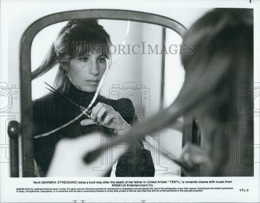 1983 Press Photo Actress Barbra Streisand in "Yentl" Film - Historic Images