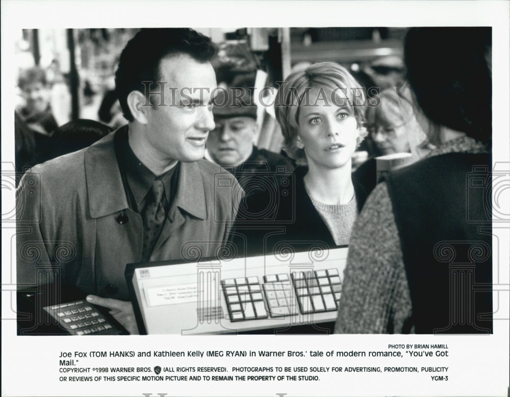 1998 Press Photo Tom Hanks and Meg Ryan Star In &quot;You&#39; ve Got Mail&quot; - Historic Images