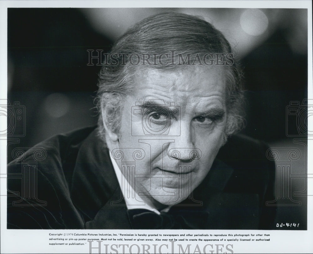 1976 Press Photo Unknown actor posing for photo - Historic Images