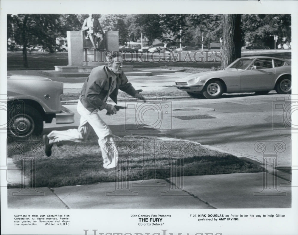 1978 Press Photo Kirk Douglas in "The Fury" - Historic Images