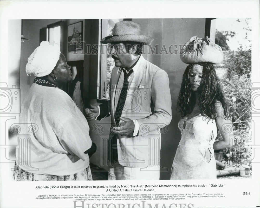 1983 Press Photo Sonia Braga and Marcello Mastroianni in &quot;Gabriela&quot; Actors Stars - Historic Images