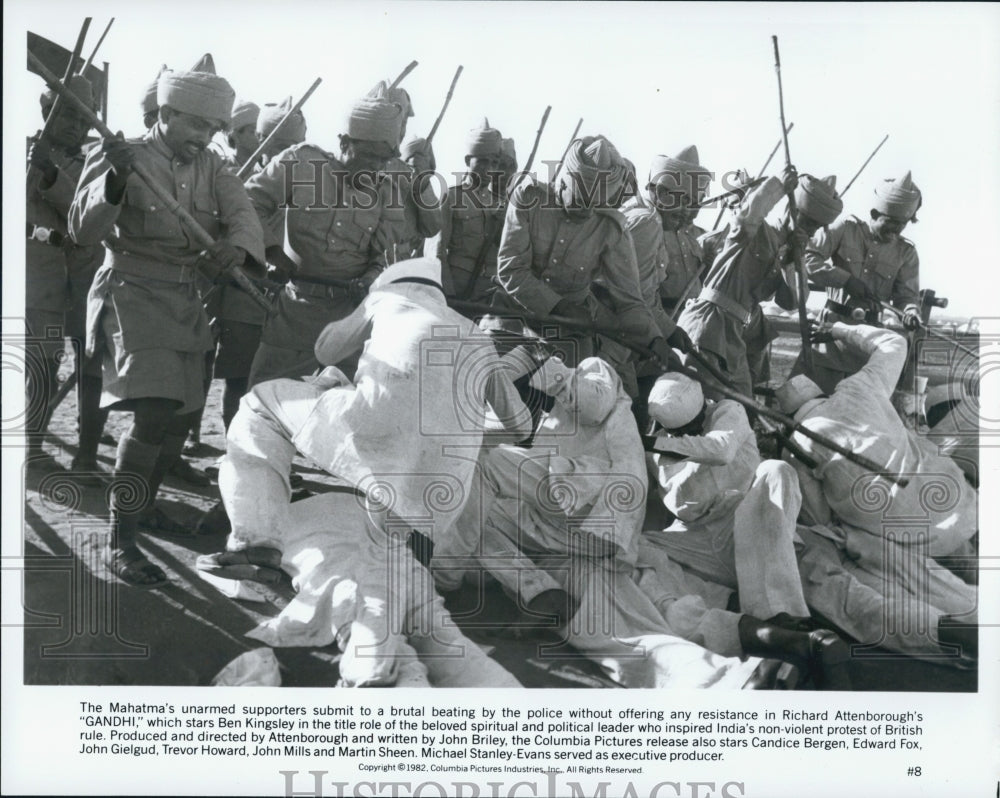 1982 Press Photo Ben Kingsley stars in &quot;Gandhi&quot; - DFPG04621 - Historic Images