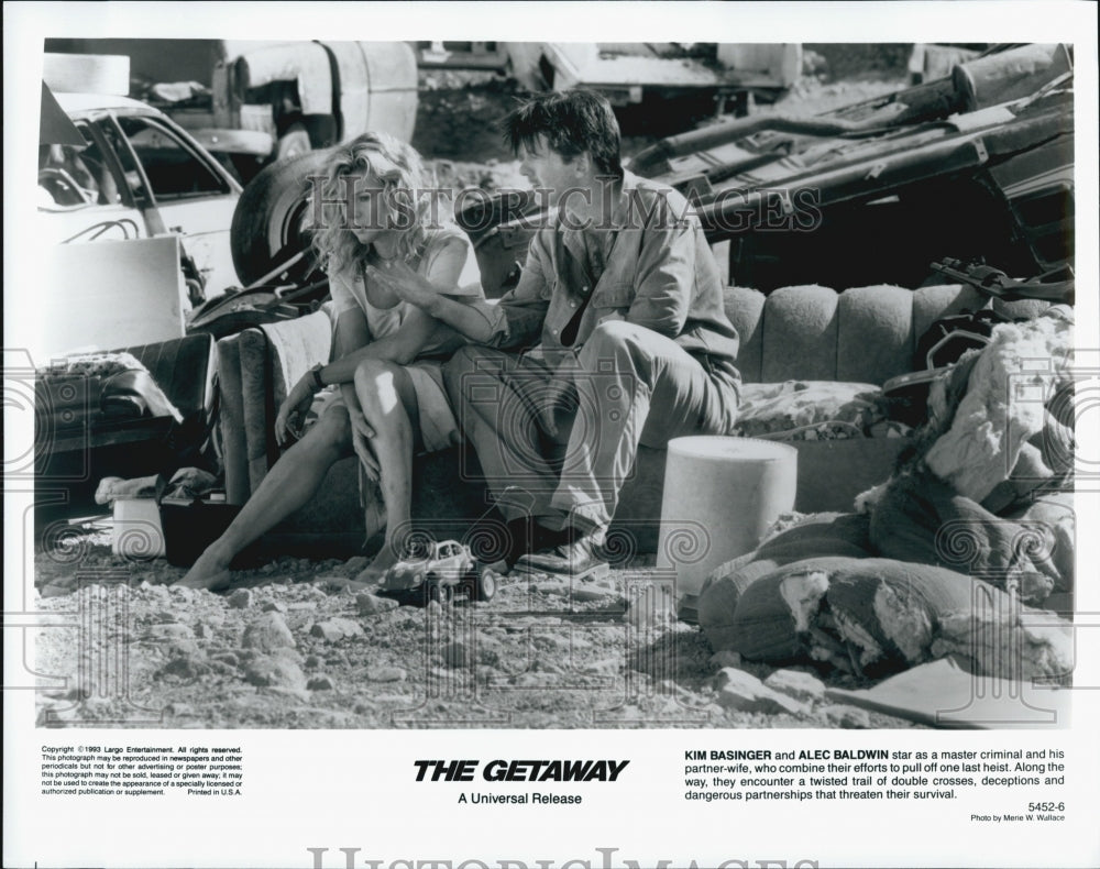 1993 Press Photo Kim Basinger & Alec Baldwin star in "The Getaway" - Historic Images