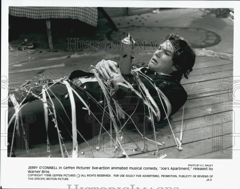 1996 Press Photo Actor Jerry O'Connell in "Joe's Apartment" A Warner Bros. Film - Historic Images