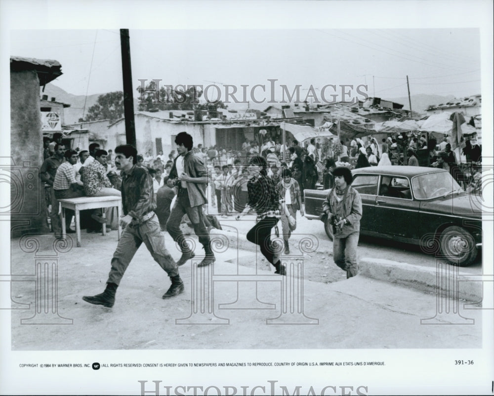 1984 Press Photo Warner Bros. Film  A Man and Boys Taking A Woman with Guns - Historic Images