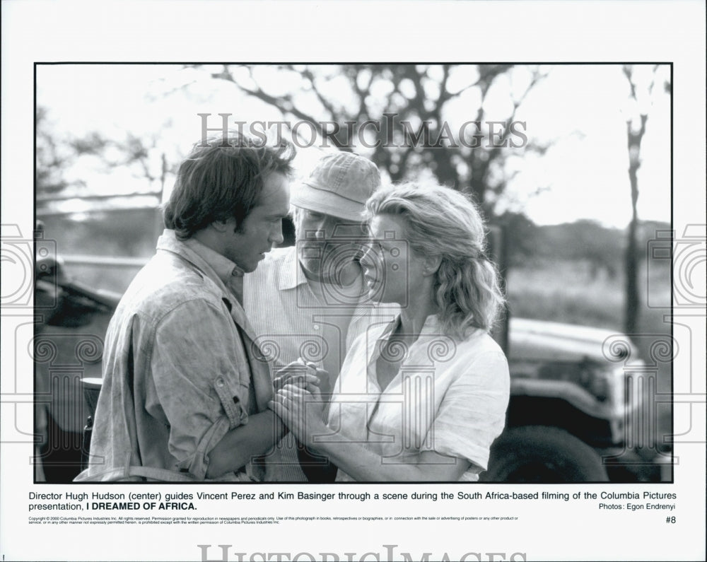 2000 Press Photo Director Hugh Hudson Perez on set of &quot;I Dreamed of Africa&quot; - Historic Images