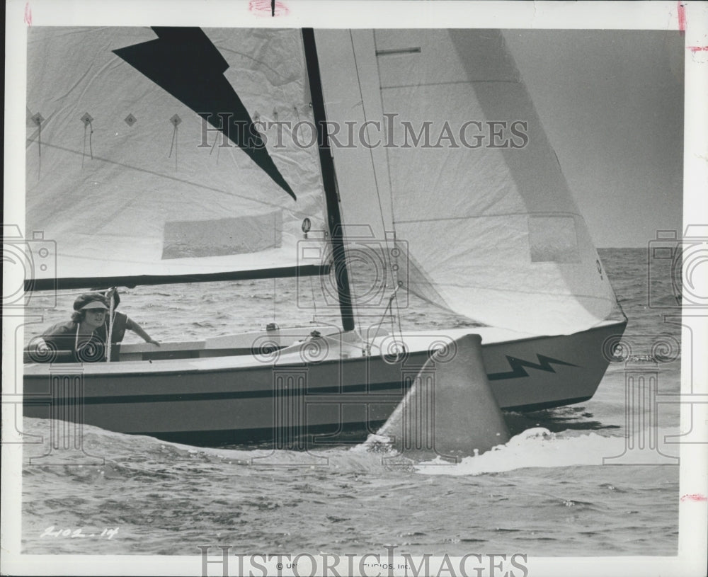 1985 Press Photo "Jaws 2" Jeannot Szarc Roy Scheider Film Actor Shark Boat Movie - Historic Images