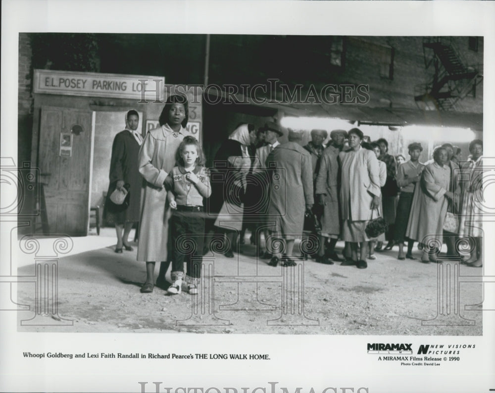 1990 Press Photo "The Long Walk Home" Whoopi Goldberg,Lexi Faith Randall - Historic Images