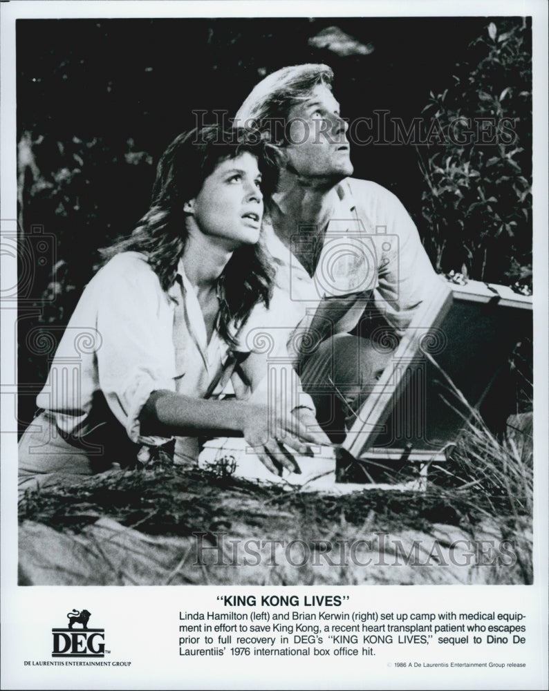 1986 Press Photo Linda Hamilton and Brian Kerwin starring in "King Kong Lives" - Historic Images