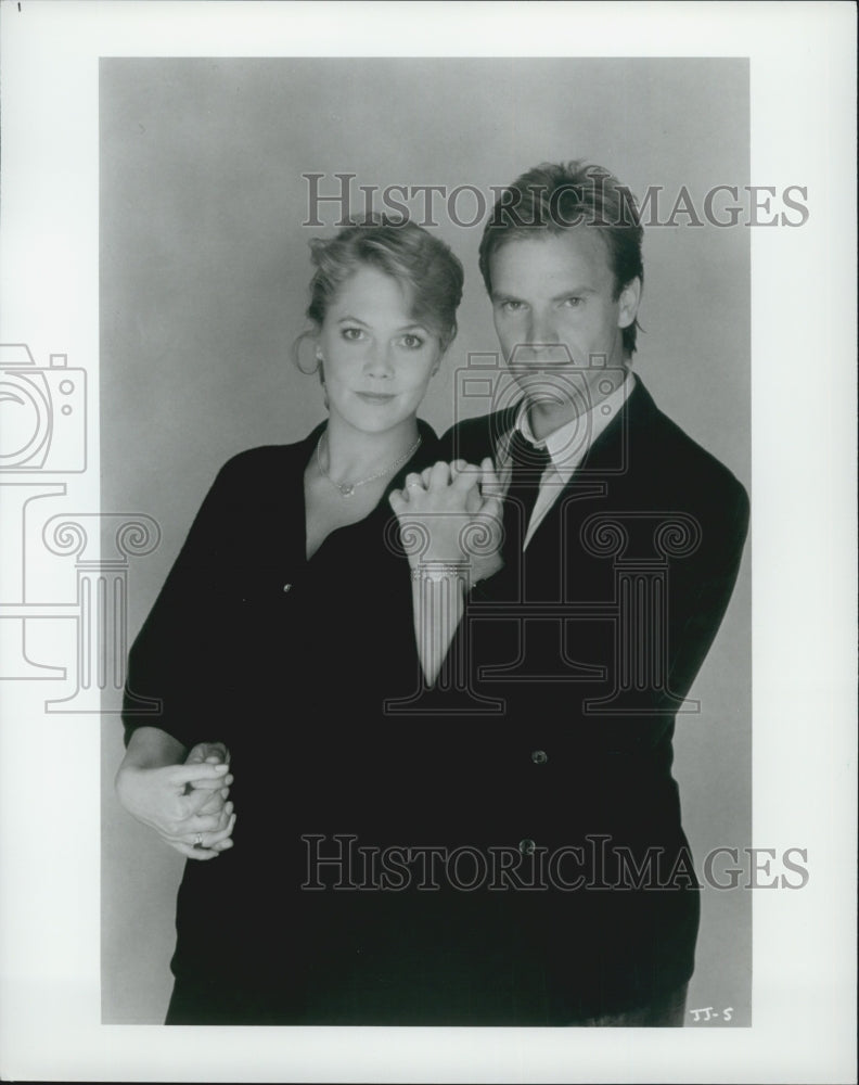Press Photo Kathleen Turner, Sting in &quot;Julia and Julia&quot; - DFPG07409 - Historic Images