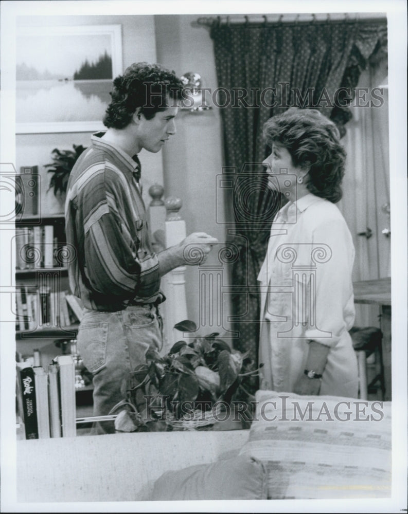 1987 Press Photo Actors Patty Duke and Lewis Smith in &quot;Karen&#39;s Song&quot; - Historic Images