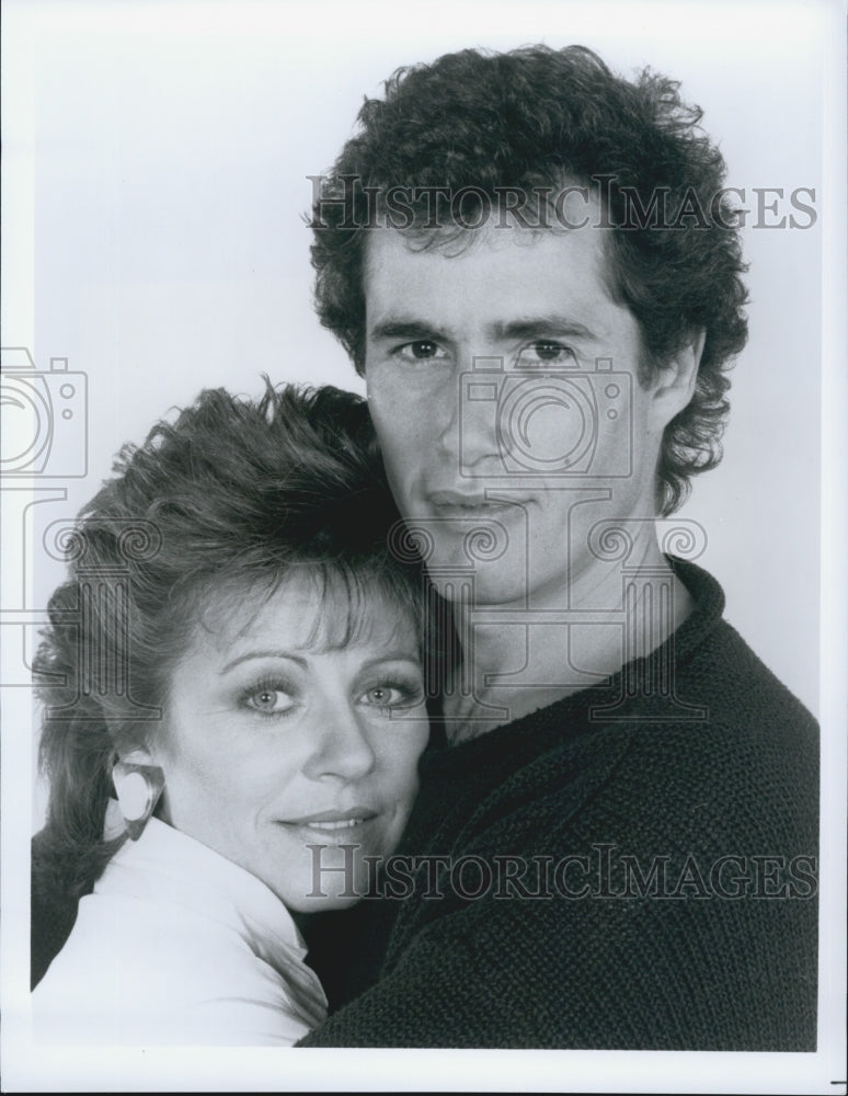 1987 Press Photo Patty Duke and Lewis Smith star in the series &quot;Karen&#39;s Song&quot; - Historic Images