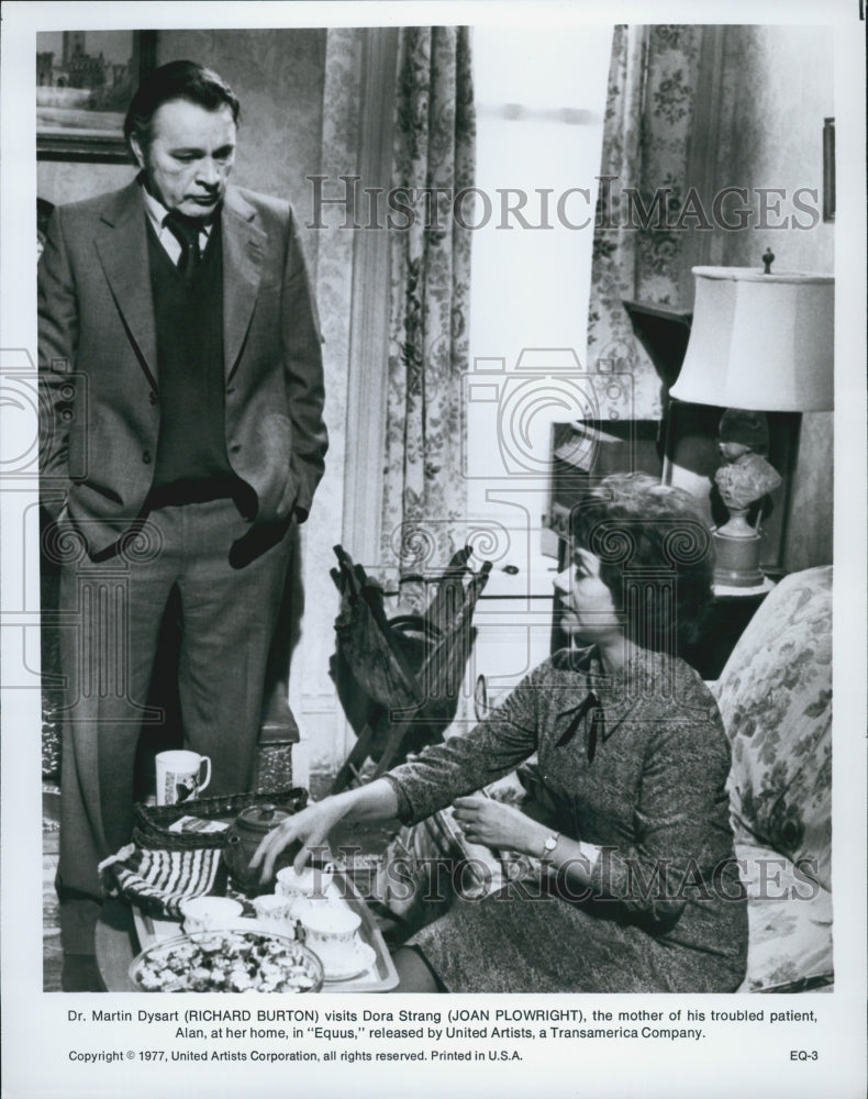 1977 Press Photo Richard Burton, Joan Plowright "Equus" - Historic Images