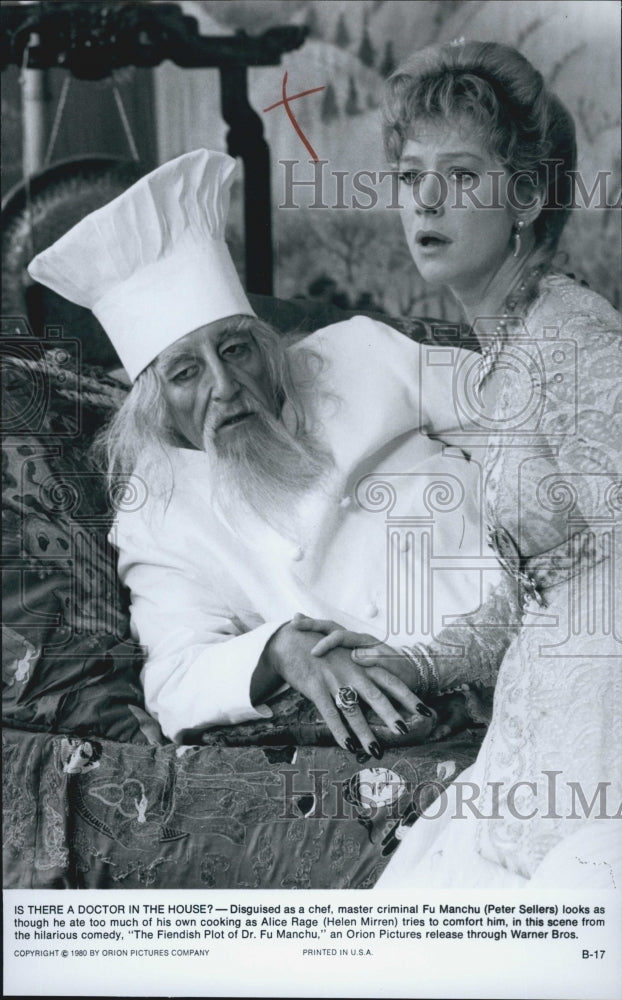 1980 Press Photo Sellers And Mirren In "The Fiendish Plot Of Dr. Fu Manchu" - Historic Images