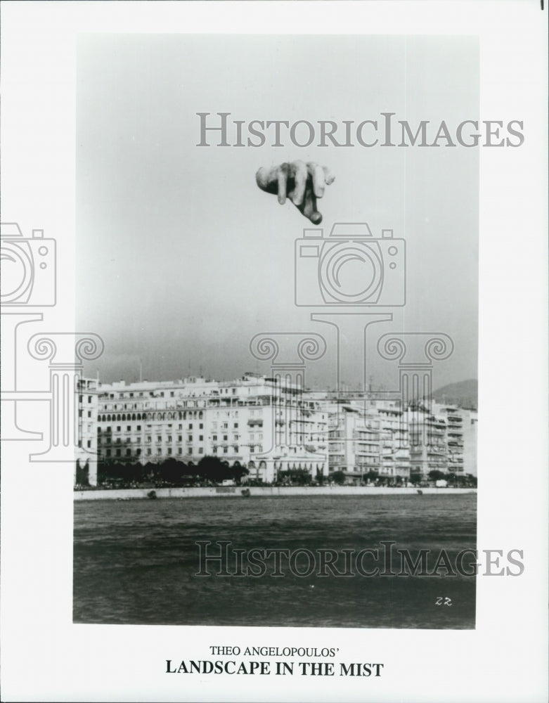 1988 Press Photo Scene From Film Landscape In The Mist - Historic Images