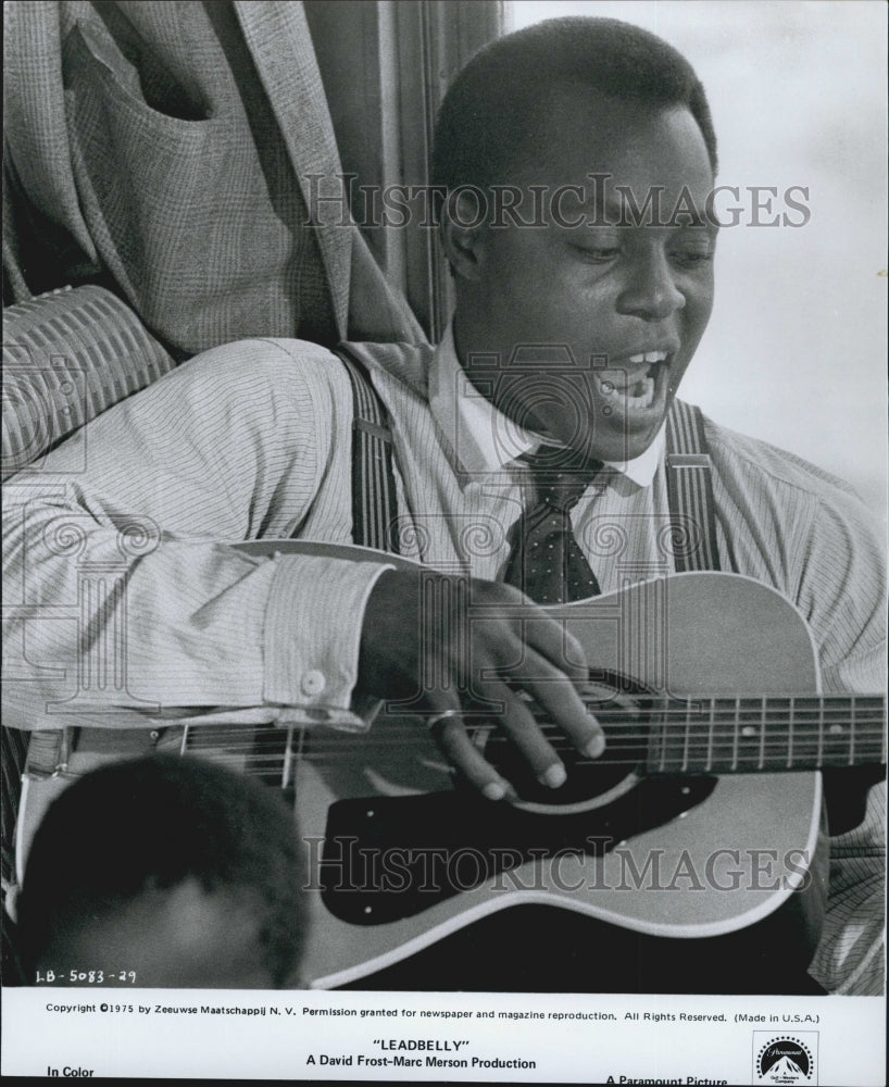 1975 Press Photo Roger E Mosley Stars In Leadbelly - Historic Images
