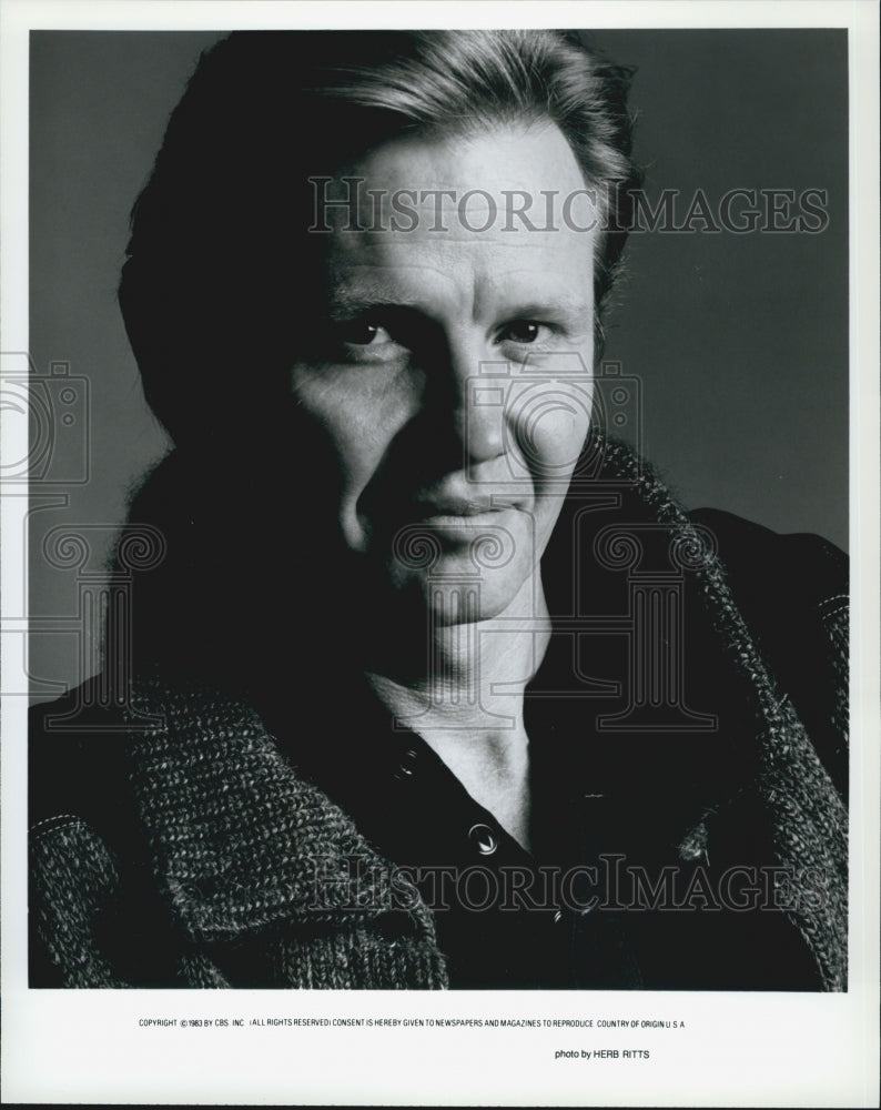 1983 Press Photo Jon Voight Stars in "Table for Five " as Single Father - Historic Images
