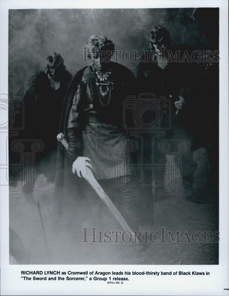 1982 Press Photo "The Sword and the Sorcerer"Richard Lynch - Historic Images