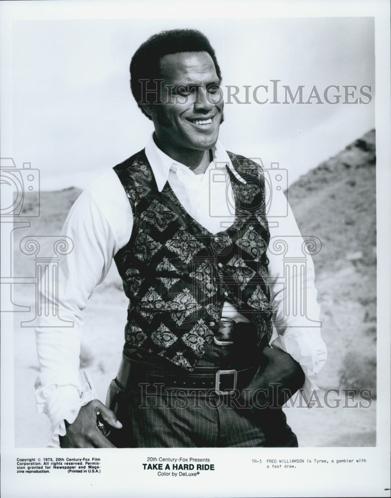 1975 Press Photo &quot;Take A Hard Ride&quot; Fred Williamson - DFPG09041 - Historic Images