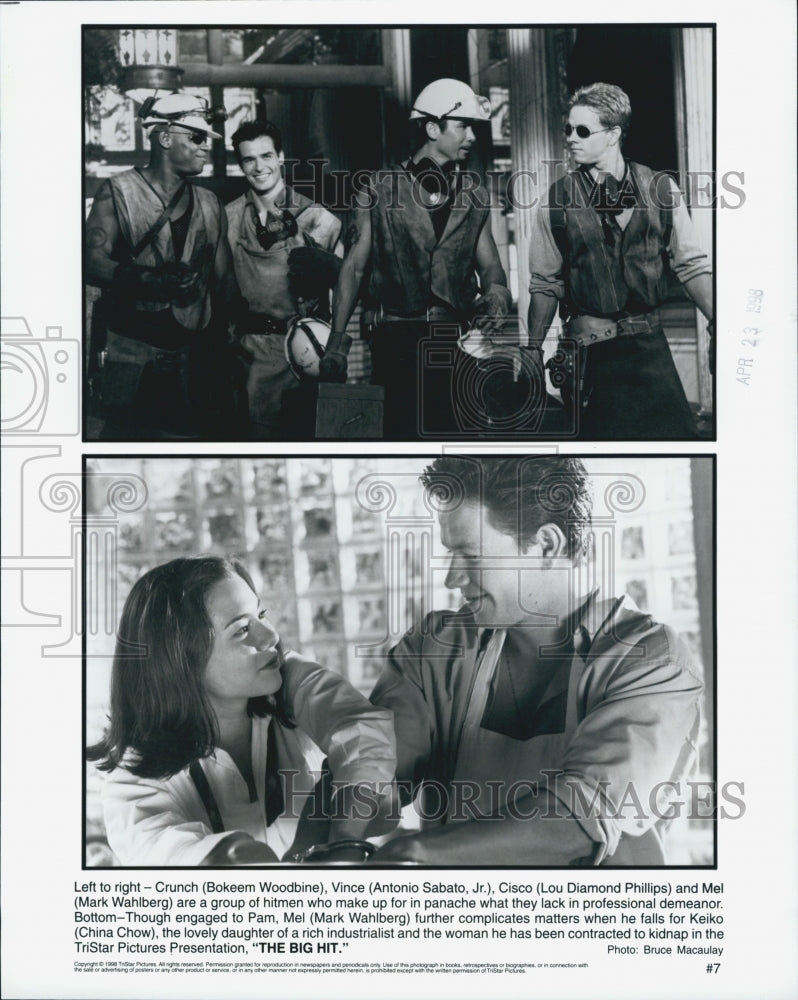 1998 Press Photo Mark Wahlberg and Antonio Sabato Junior in "The Big Hit" - Historic Images