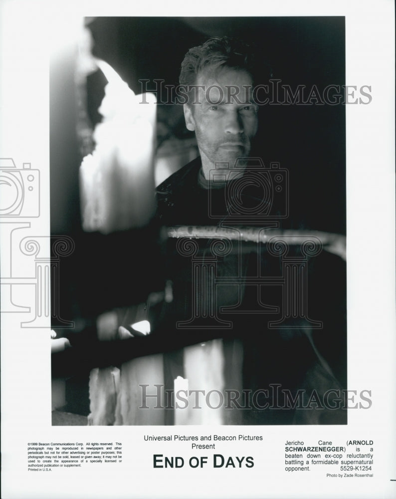 1999 Press Photo Arnold Schwarzenegger in &quot;End of Days&quot; - Historic Images