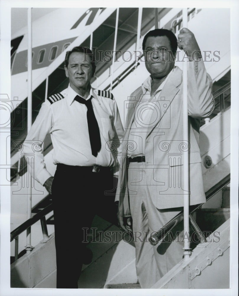 1990 Press Photo Richard Crenna and James Earl Jones in "Last Flight Out" - Historic Images
