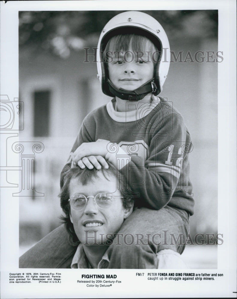 1976 Press Photo Peter Fonda and Gino Franco against strip miners in &quot;Fighting - Historic Images