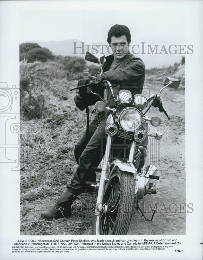 1982 Press Photo Lewis Collins Stars In The Final Option - Historic Images