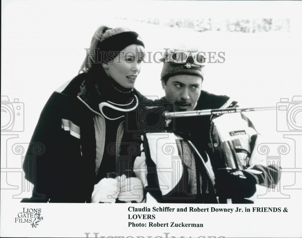 1999 Press Photo Claudia Schiffer and Robert Downey Jr. in &quot;Friends &amp; Lovers&quot; - Historic Images