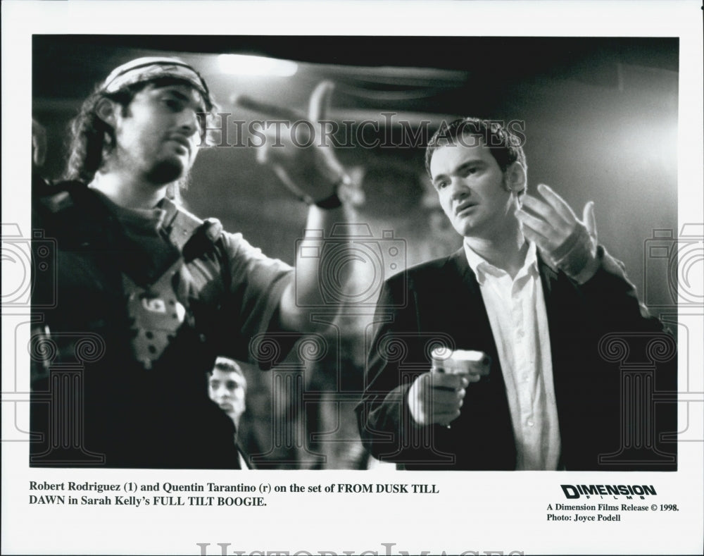 1998 Press Photo Robert Rodriguez Quentin Tarantino on Set "From Dusk Till Dawn" - Historic Images