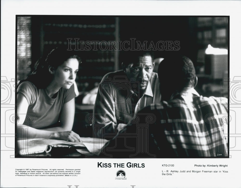 1997 Press Photo "Kiss The Girls" Ashley Judd,Morgan Freeman - Historic Images