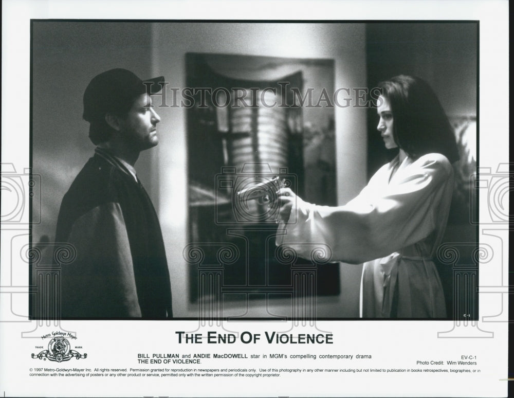 1997 Press Photo Actors Bill Pullman And Andie MacDowell &quot;The End Of Violence&quot; - Historic Images