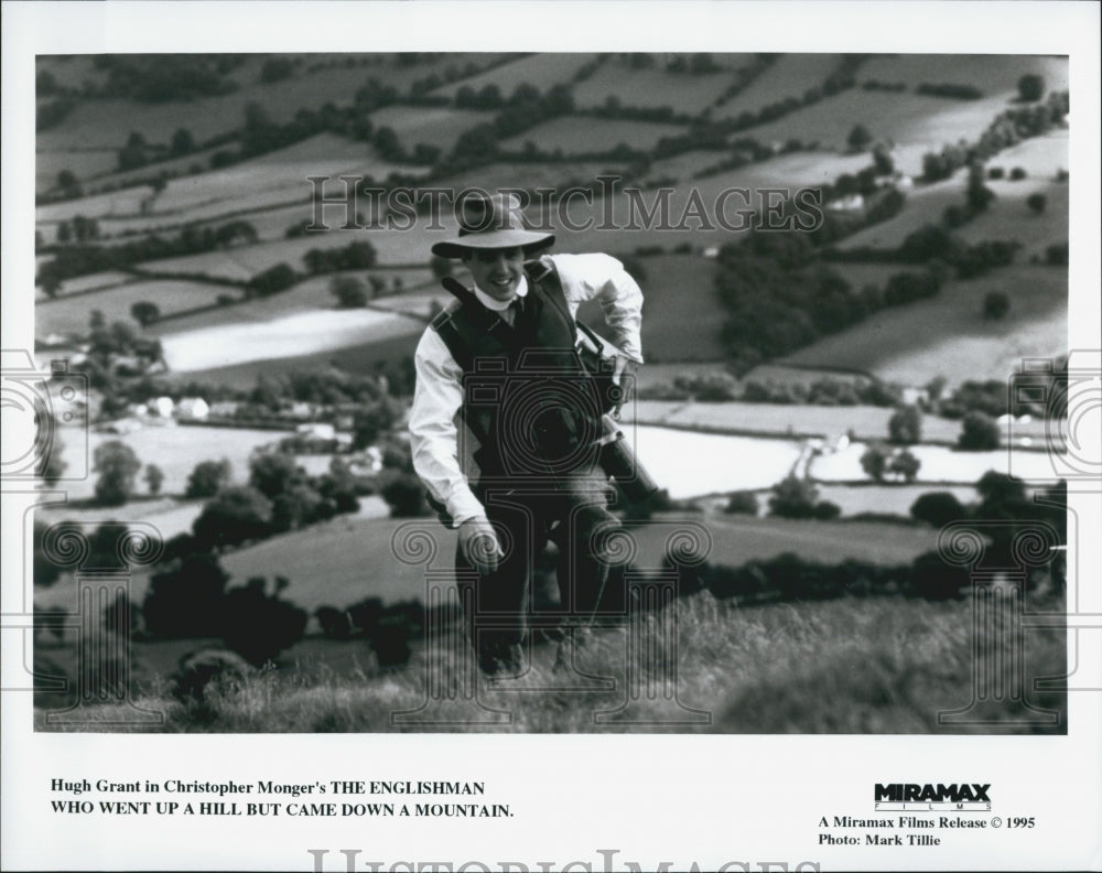 1995 Press Photo Hugh Grant "Englishman Went up the Hill Came Down A Mountain" - Historic Images