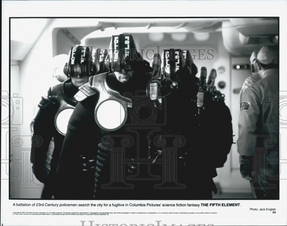 1997 Press Photo Policemen in &quot;The Fifth Element&quot; Film - Historic Images