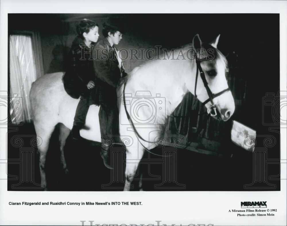 1992 Press Photo Ciaran Fitzgerald and Ruaidhri Conroy in &quot;Into The West&quot; - Historic Images