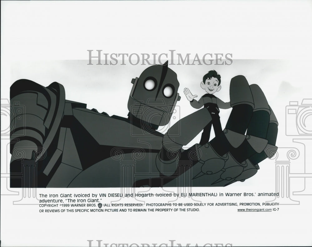 1999 Press Photo Scene from &quot;The Iron Giant&quot; Animated Film - Historic Images