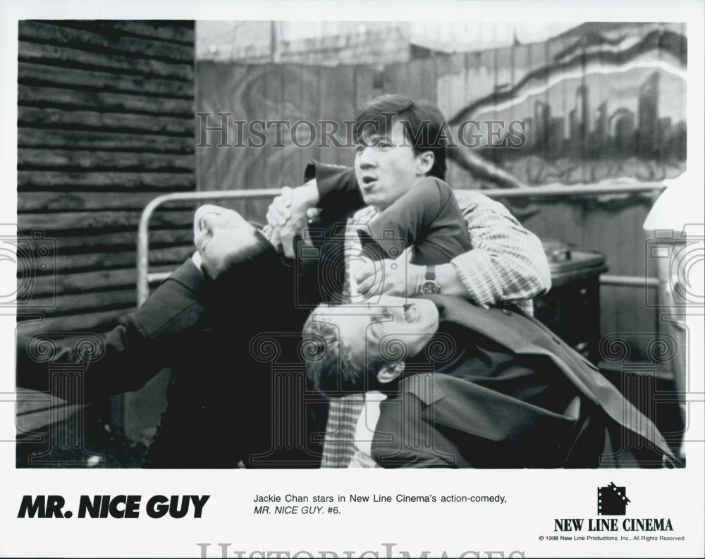 1998 Press Photo Marital Arts Expert Actor Jackie Chan Stars In "Mr. Nice Guy" - Historic Images