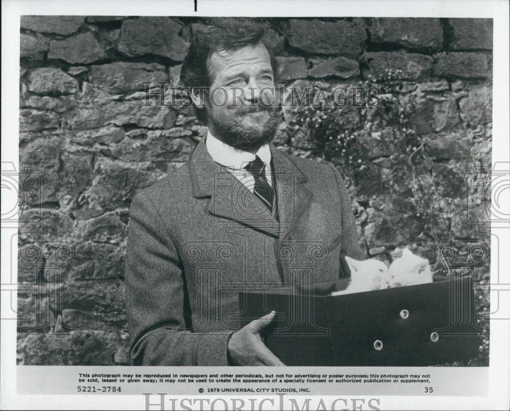1979 Press Photo Actor Roger Moore In Movie "ffolkes" - Historic Images