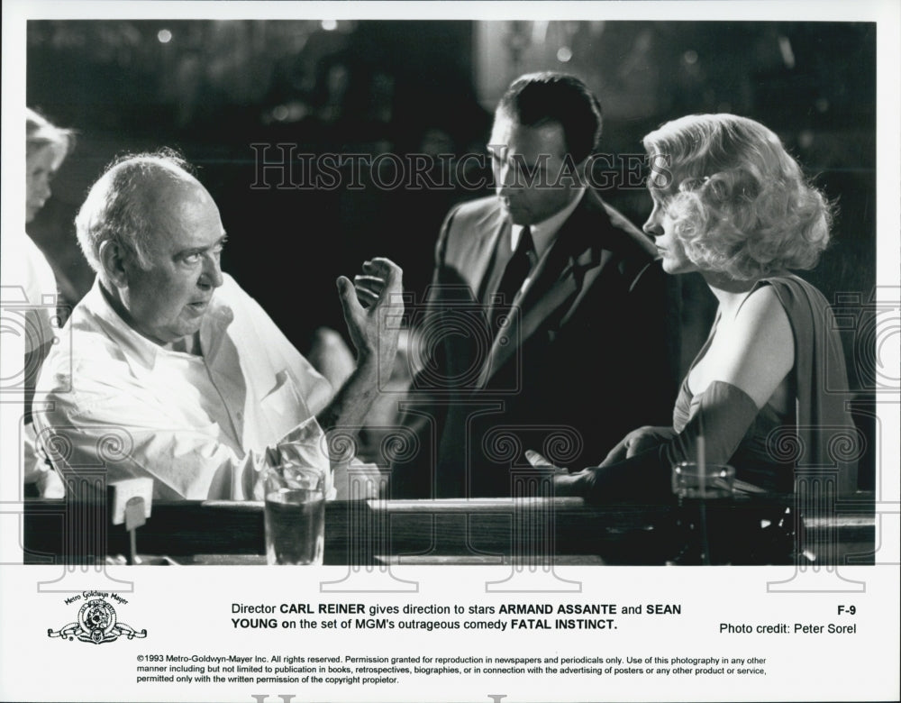 1993 Press Photo Director Carl Reiner, Armand Assante on Set &quot;Fatal Instinct&quot; - Historic Images