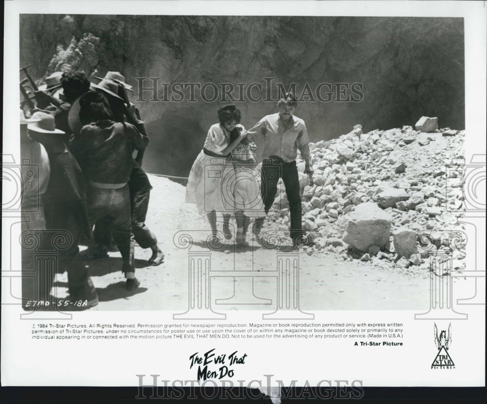 1984 Press Photo Charles Bronson Theresa Saldana in &quot;The Evil That Men Do&quot; - Historic Images