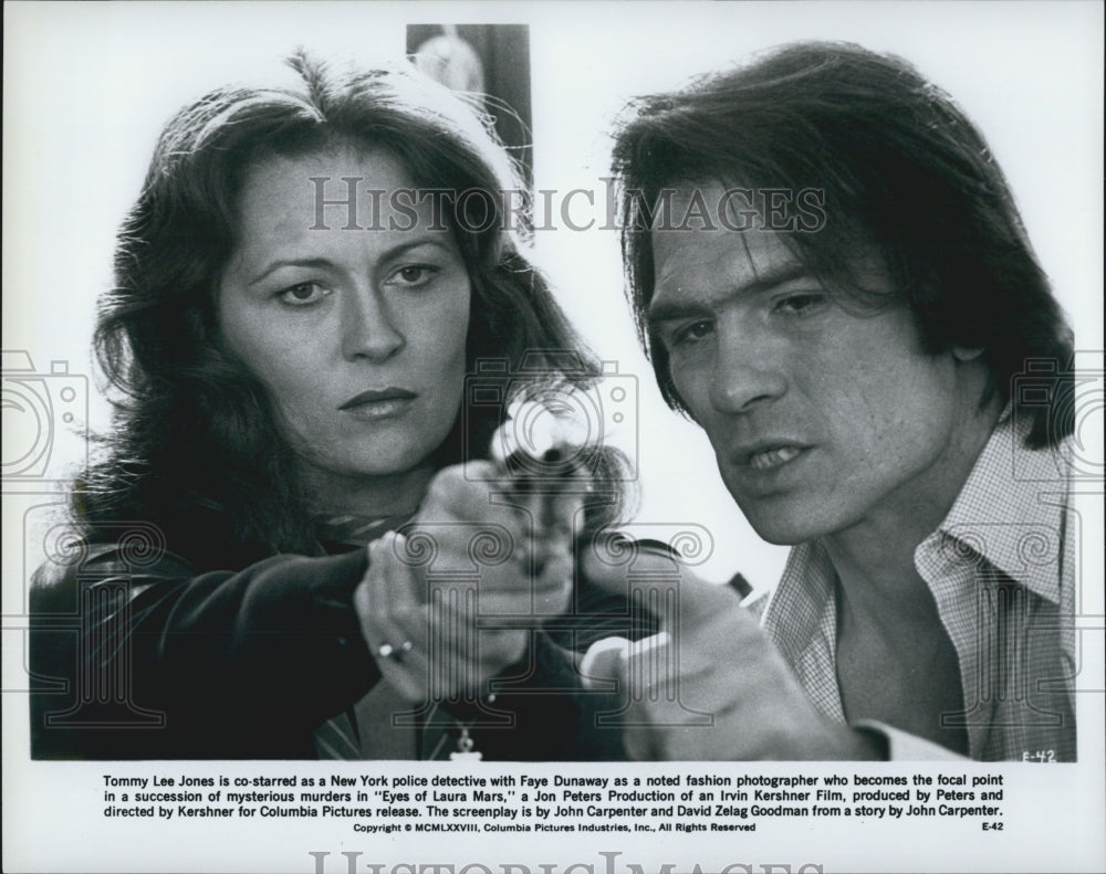 1978 Press Photo Tommy Lee Jones and Faye Dunaway in &quot;Eyes of Laura Mars&quot; - Historic Images